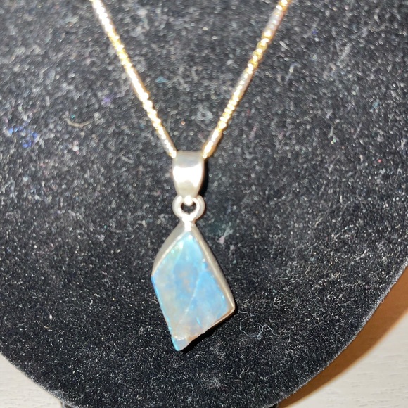 Labradorite Pendant - Picture 2 of 5